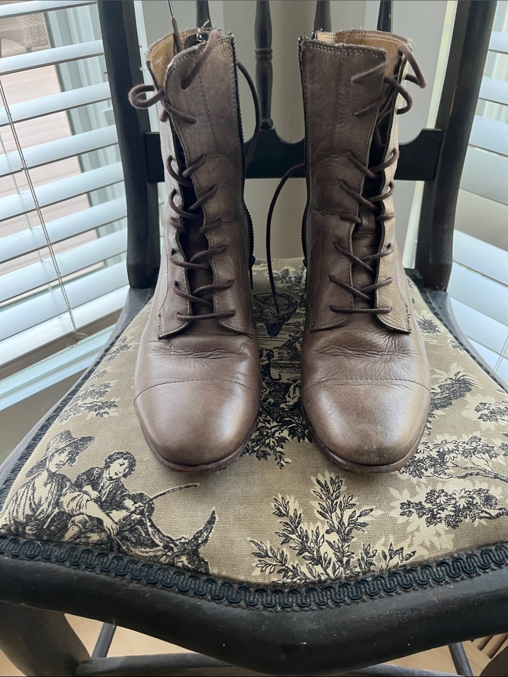 Frye Brown Leather Lace-Up Women's Boots Taylor Swift favorite!